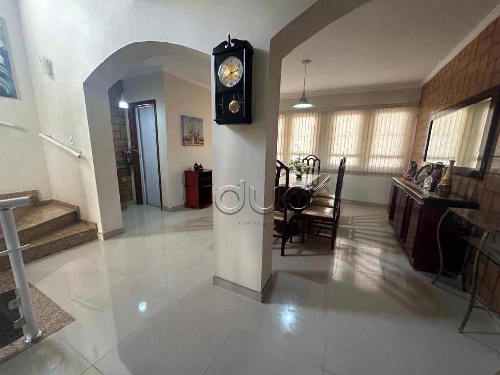 Casa à venda com 4 quartos, 304m² - Foto 2