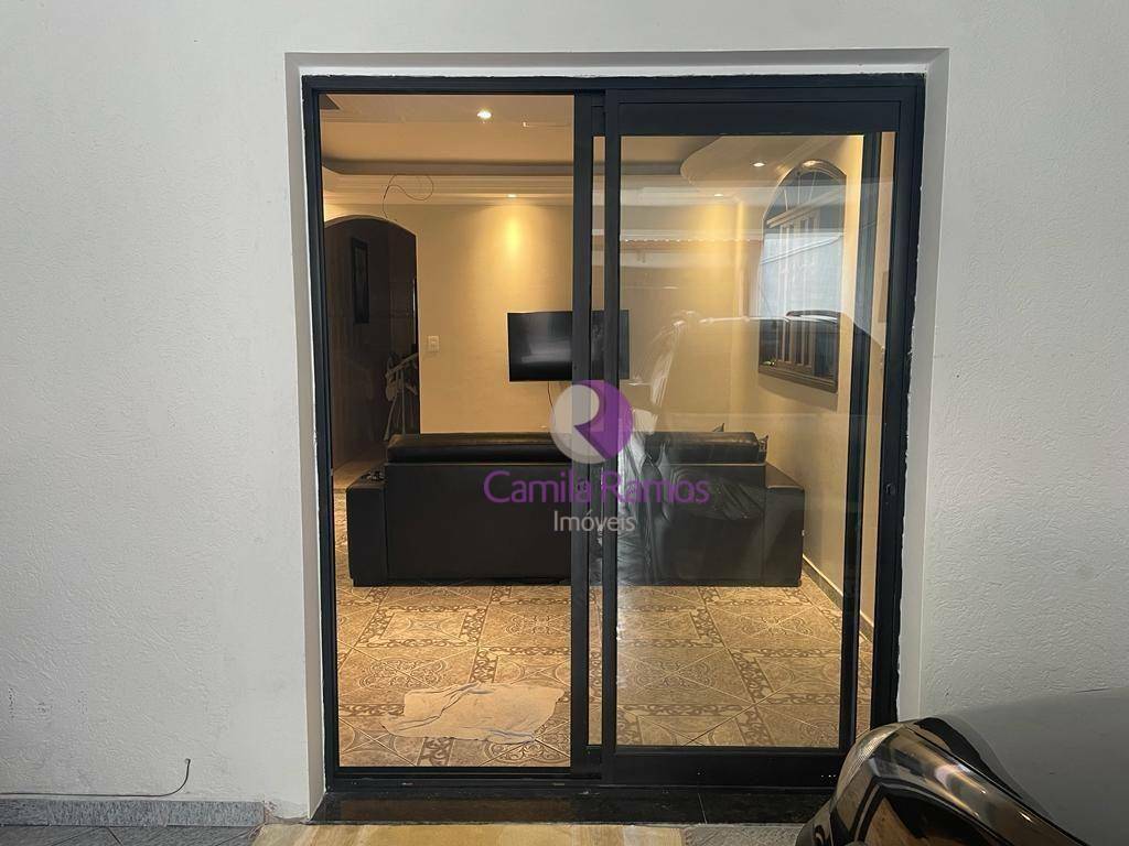 Sobrado à venda com 3 quartos, 240m² - Foto 1