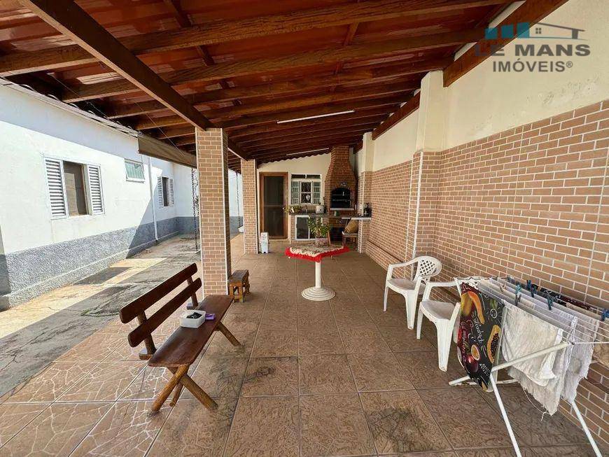 Casa à venda com 5 quartos, 238m² - Foto 24