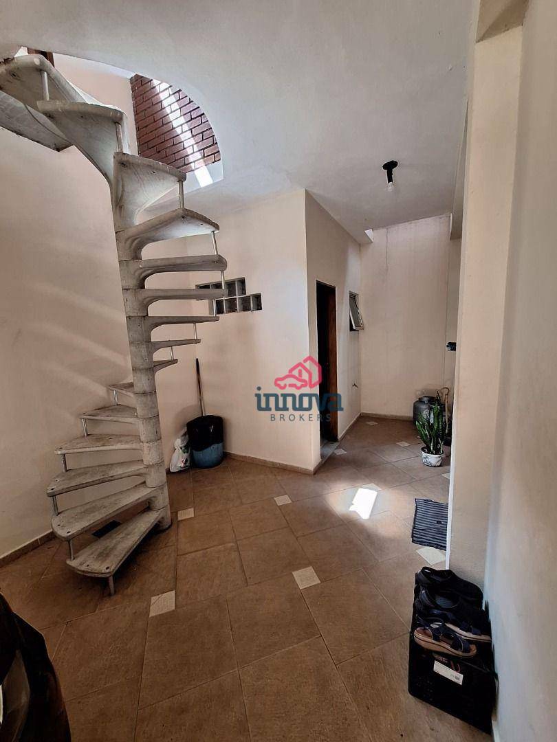 Sobrado à venda com 3 quartos, 220M2 - Foto 2