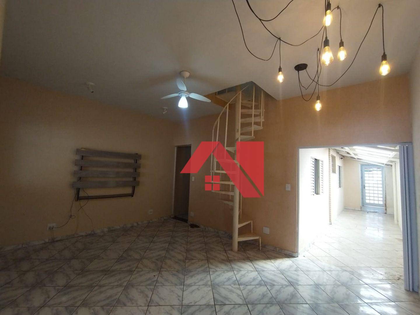 Casa à venda com 3 quartos, 121m² - Foto 1