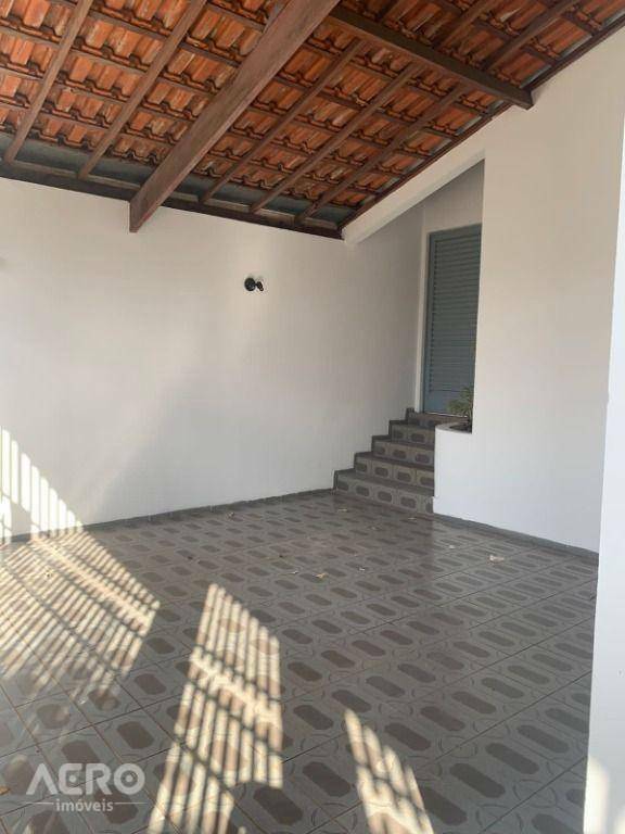 Casa para alugar com 2 quartos, 200m² - Foto 4