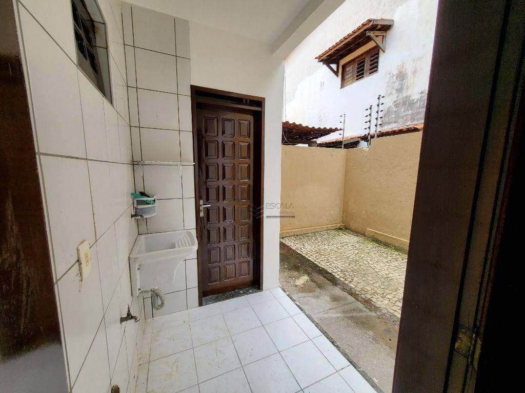 Casa à venda com 4 quartos, 180m² - Foto 14