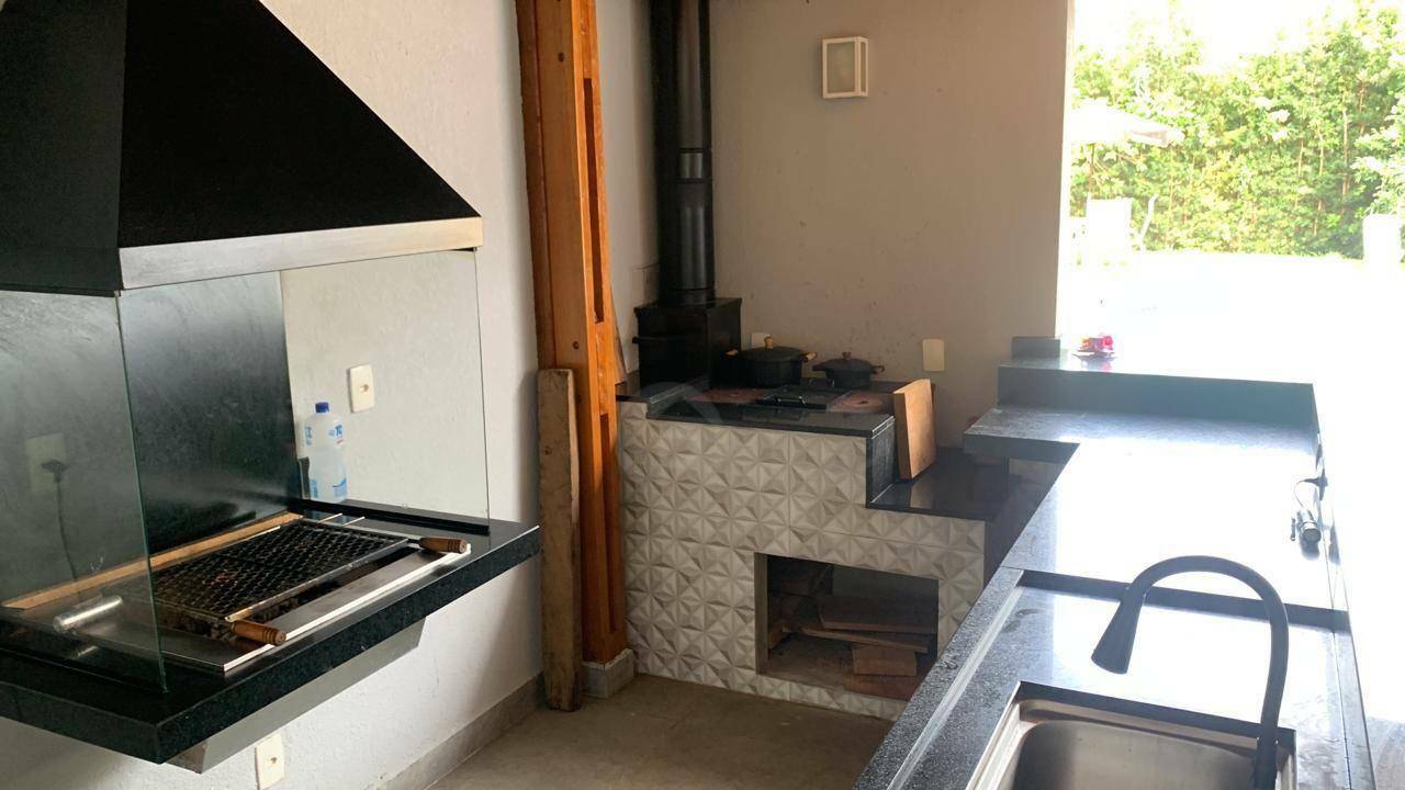 Casa à venda com 3 quartos, 230m² - Foto 3