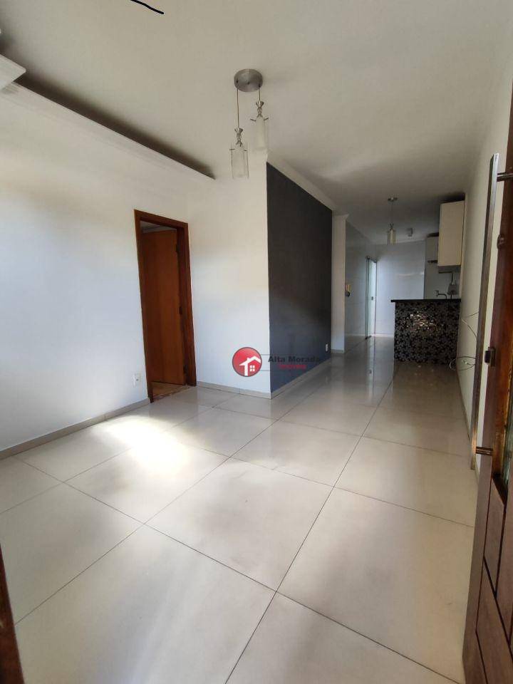 Casa à venda com 2 quartos, 54m² - Foto 1