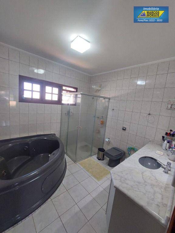 Casa de Condomínio para alugar com 4 quartos, 438m² - Foto 24