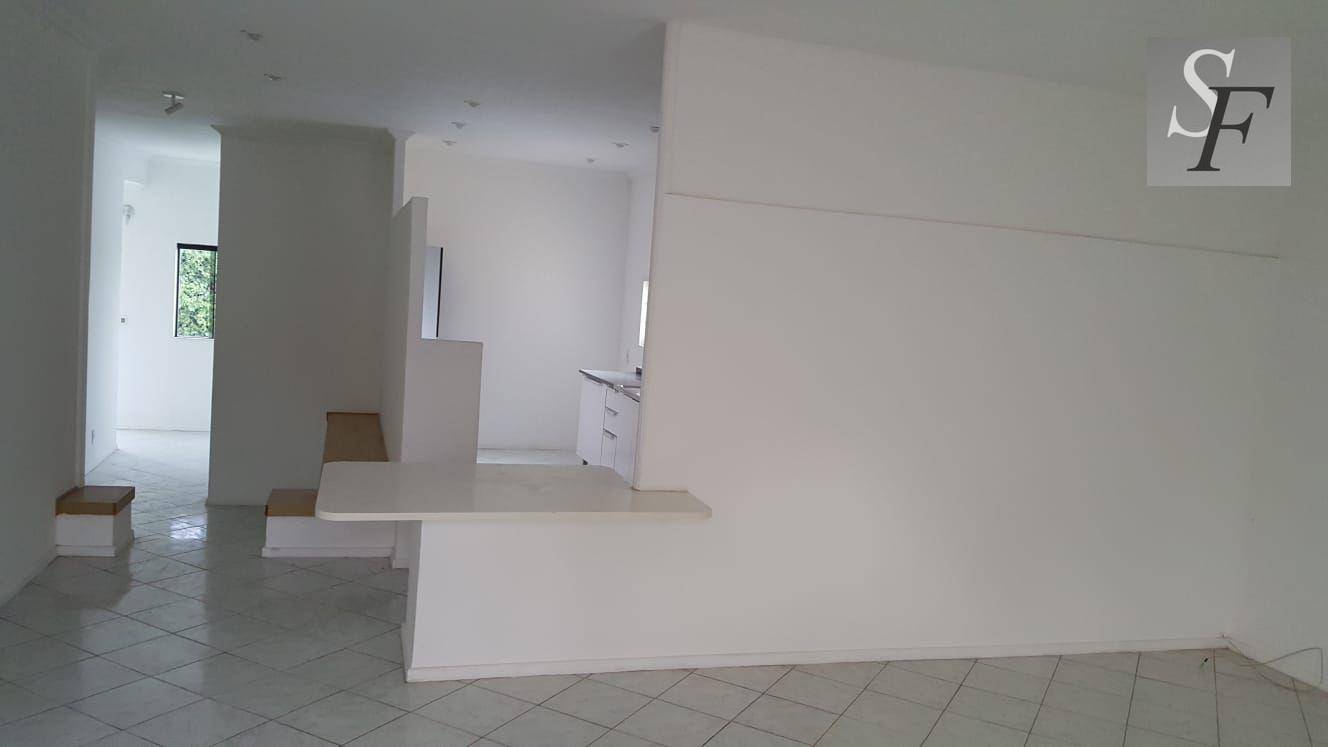 Casa para alugar com 3 quartos, 304m² - Foto 11