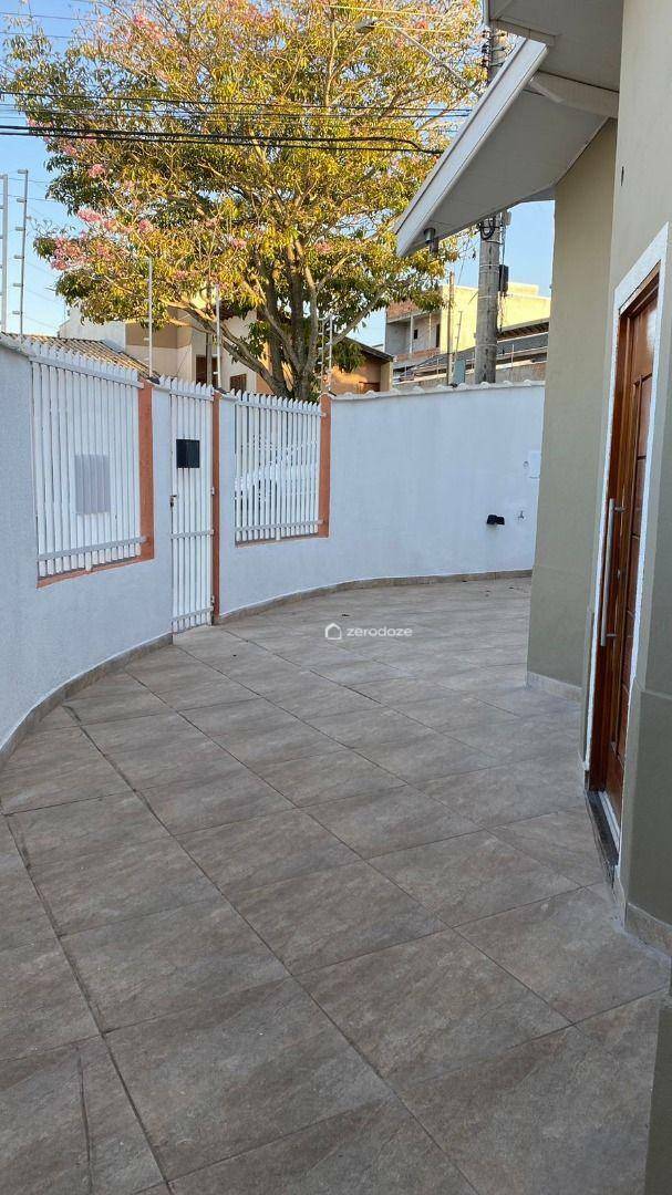 Casa à venda e aluguel com 3 quartos, 134m² - Foto 3