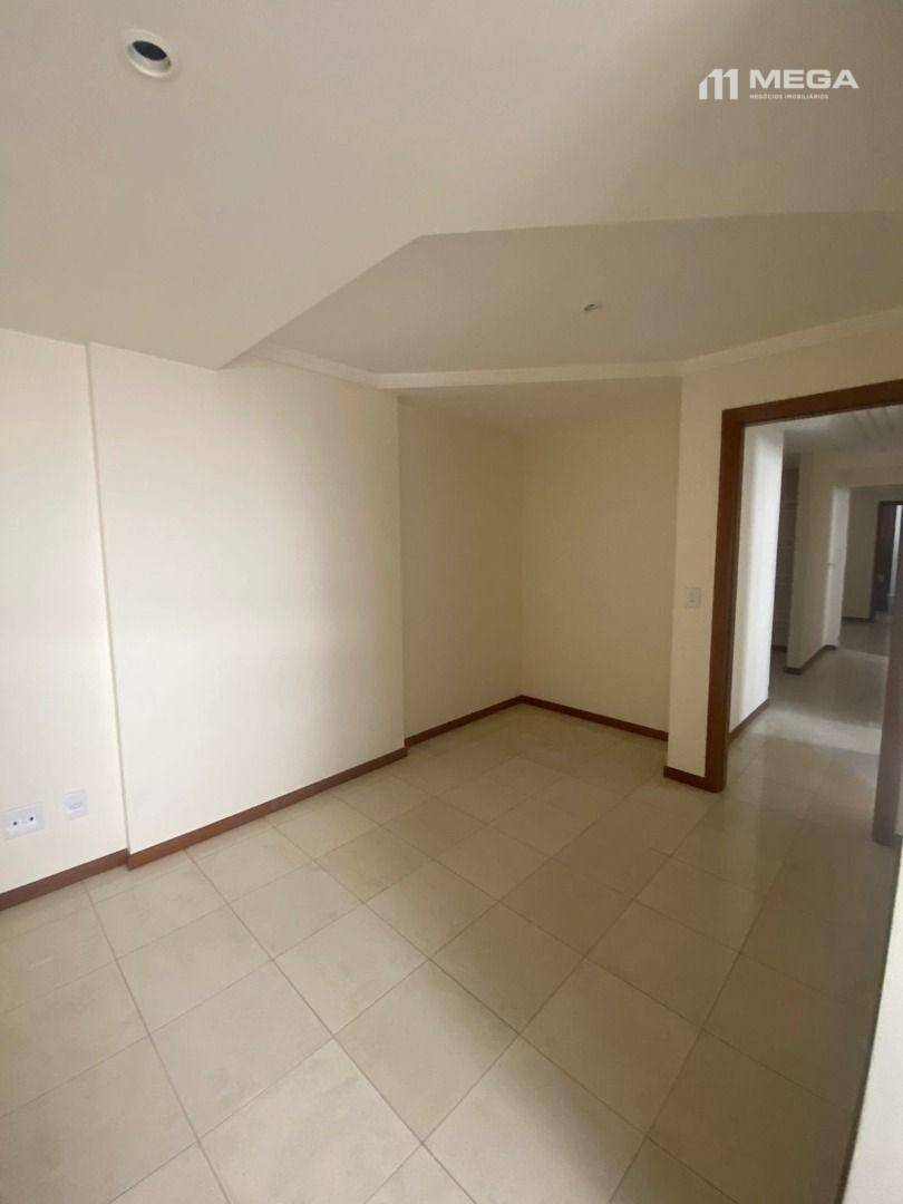 Apartamento à venda com 4 quartos, 142m² - Foto 2