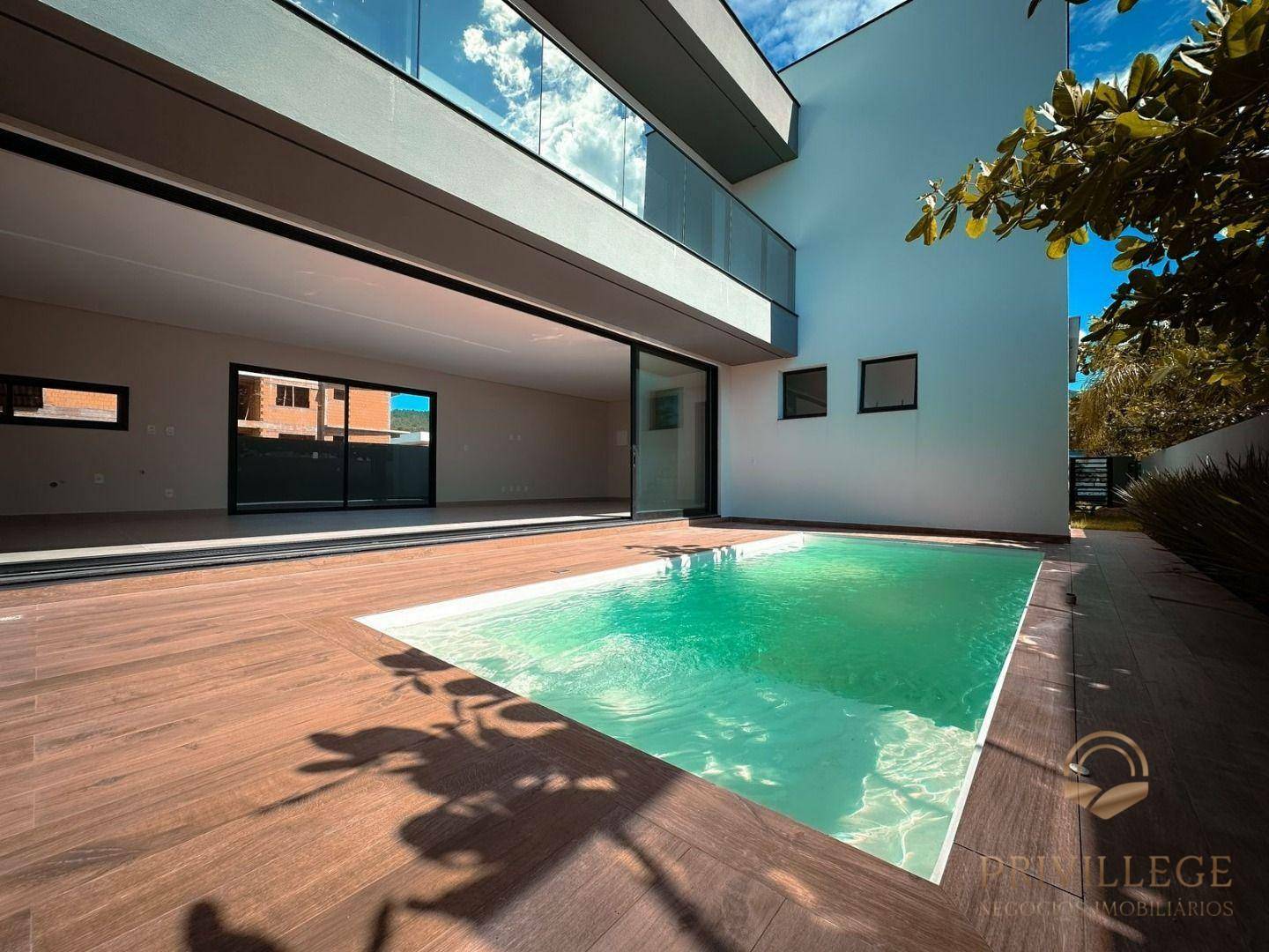 Casa à venda com 3 quartos, 214m² - Foto 3