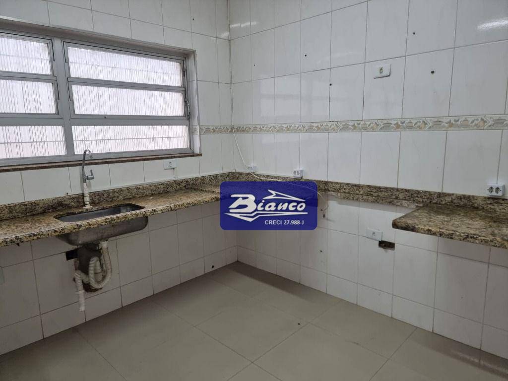 Casa à venda e aluguel com 3 quartos, 450m² - Foto 18