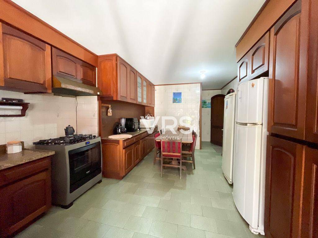 Casa à venda com 3 quartos, 238m² - Foto 9