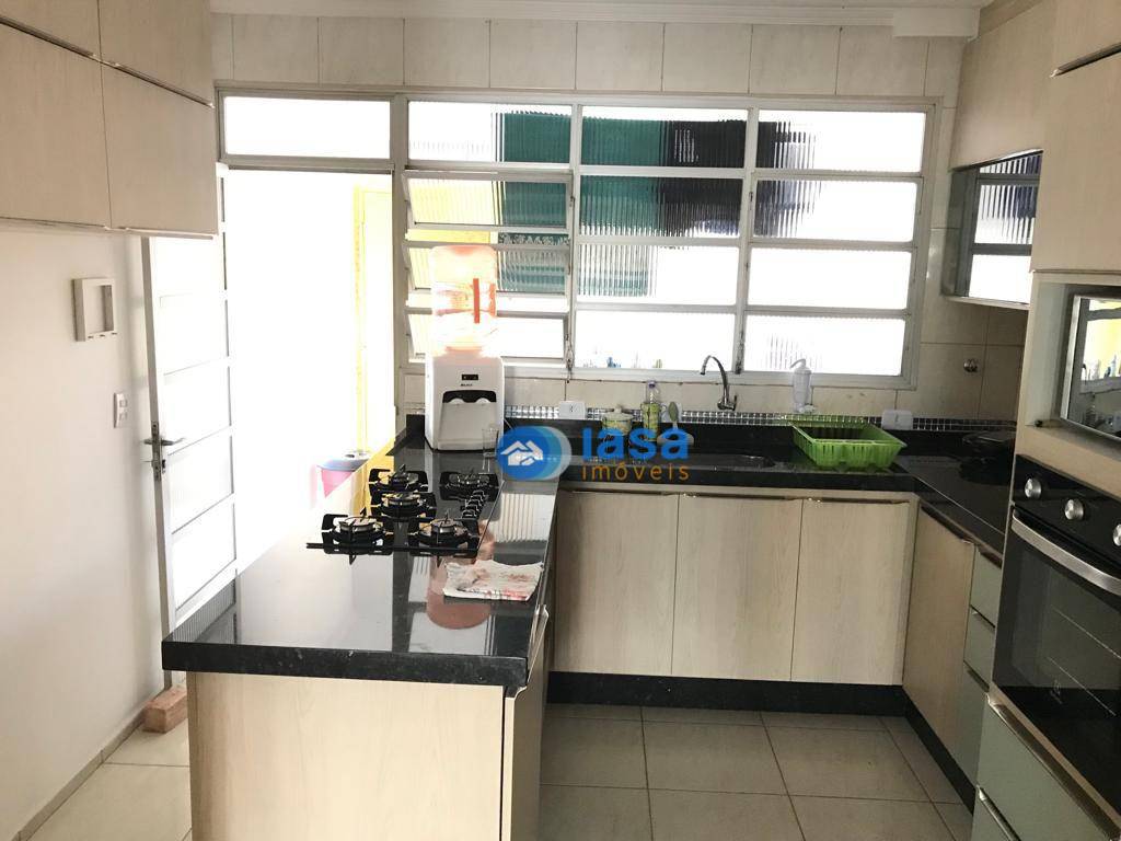 Apartamento à venda com 3 quartos, 192m² - Foto 3