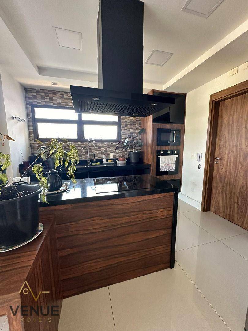 Apartamento à venda com 3 quartos, 193m² - Foto 14