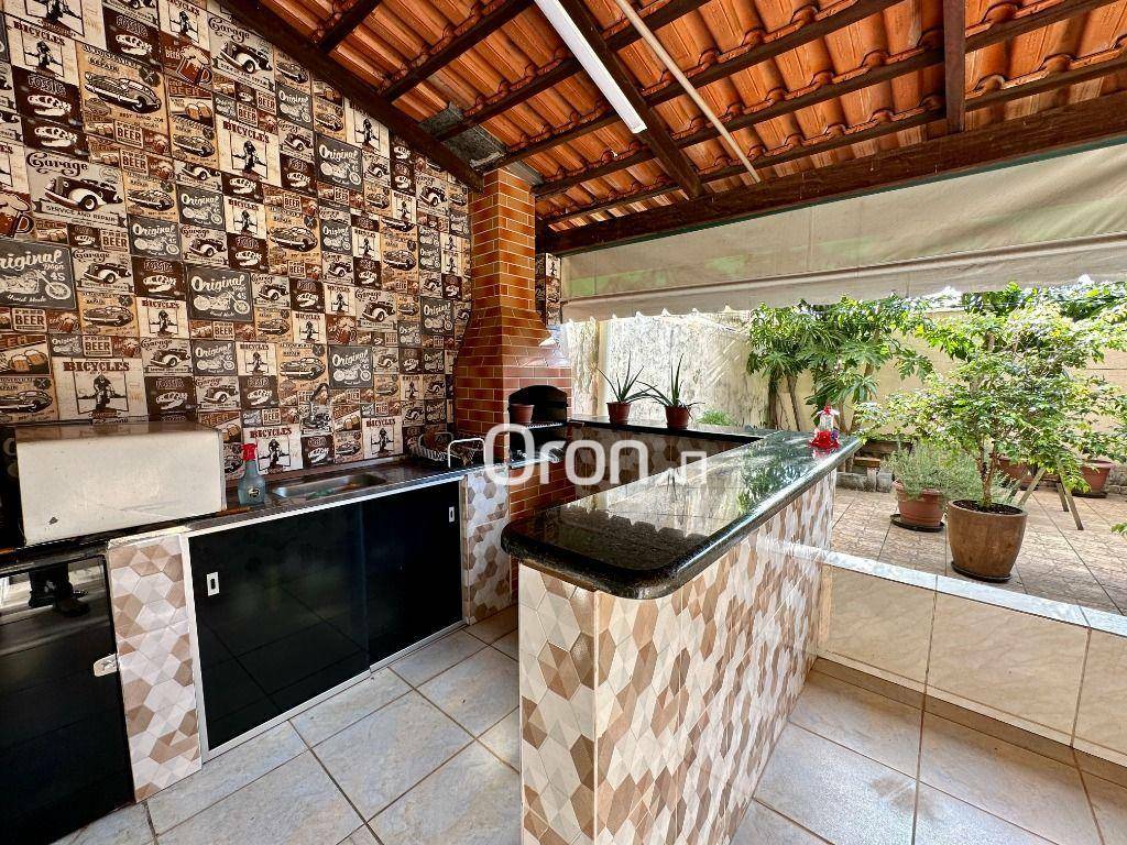 Casa à venda com 3 quartos, 188m² - Foto 2