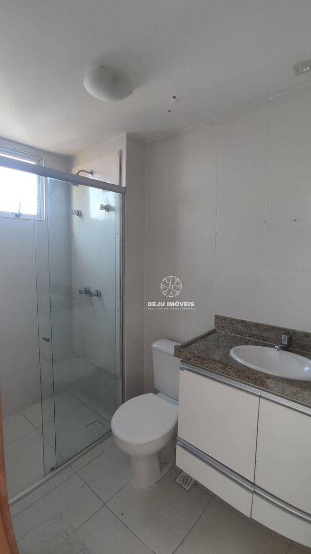 Apartamento à venda com 3 quartos, 134m² - Foto 2