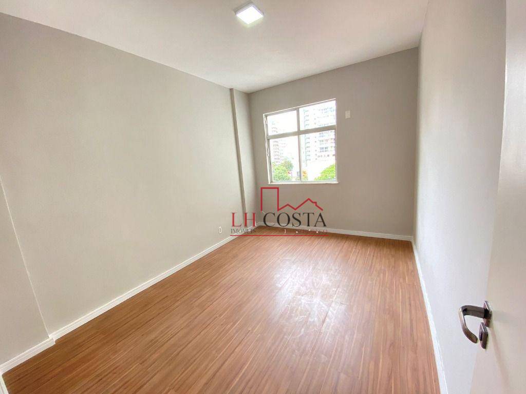 Apartamento à venda com 2 quartos, 75m² - Foto 8