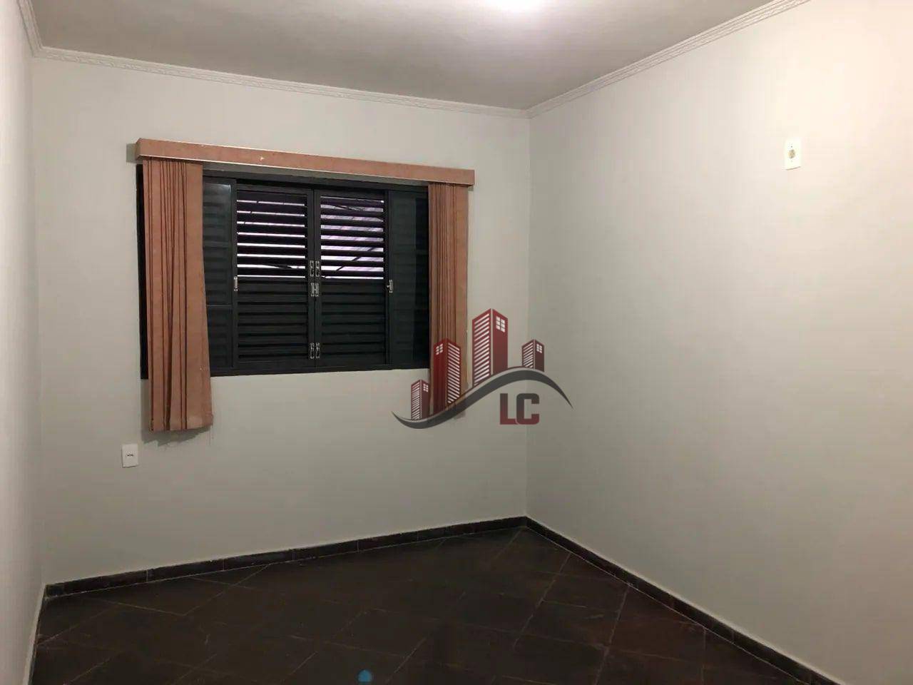 Casa para alugar com 3 quartos, 90m² - Foto 3