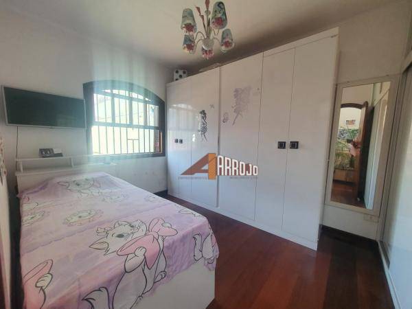 Sobrado à venda com 5 quartos, 240m² - Foto 17