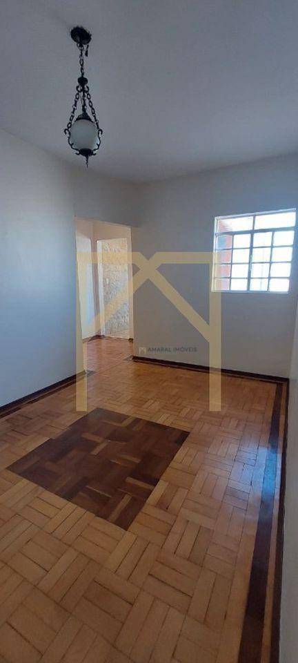 Casa à venda com 9 quartos, 420m² - Foto 1