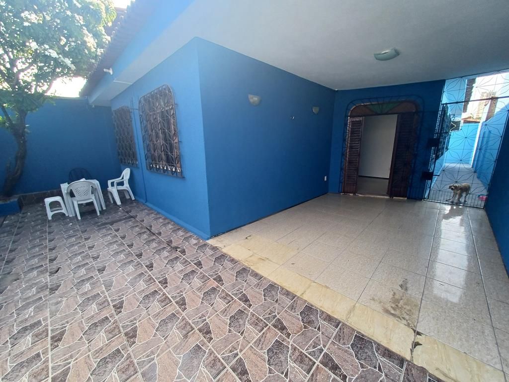 Casa para alugar com 4 quartos, 220m² - Foto 2