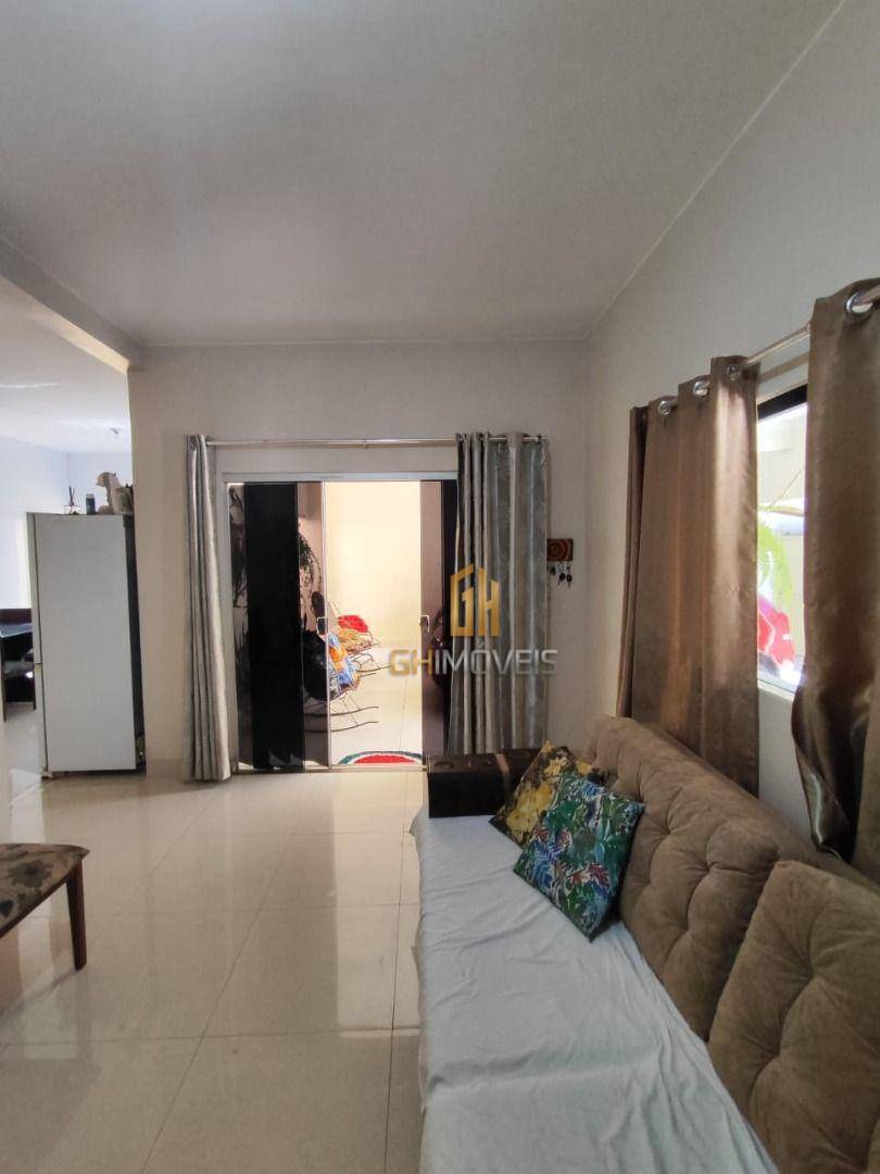 Casa à venda com 3 quartos, 180m² - Foto 2