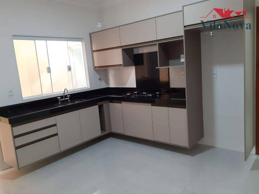 Casa à venda com 3 quartos, 109m² - Foto 1