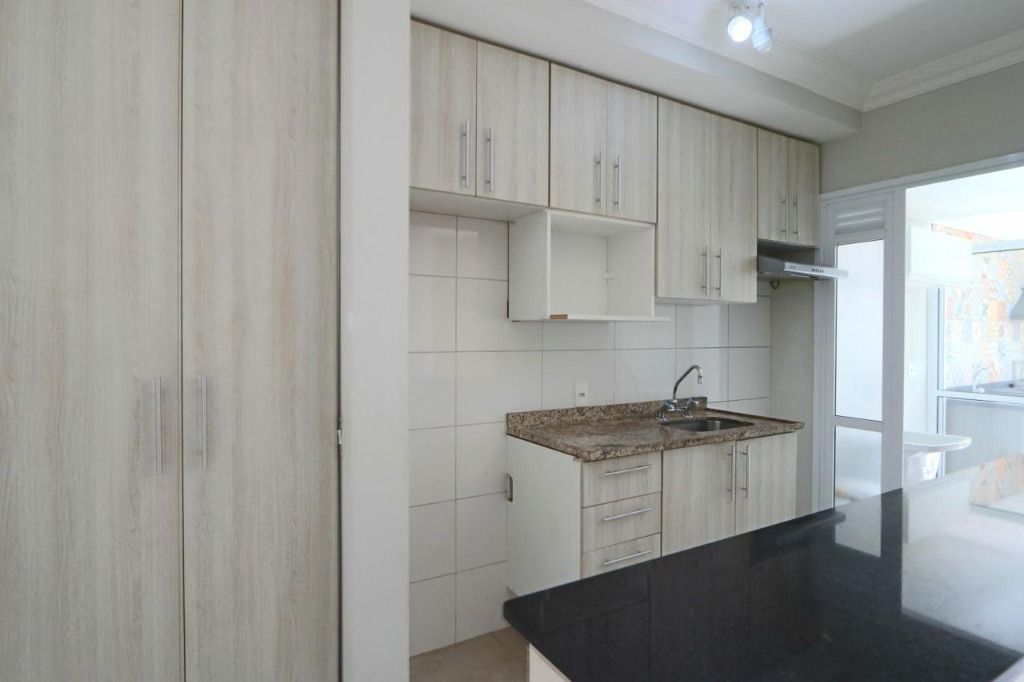 Apartamento à venda com 2 quartos, 70m² - Foto 13