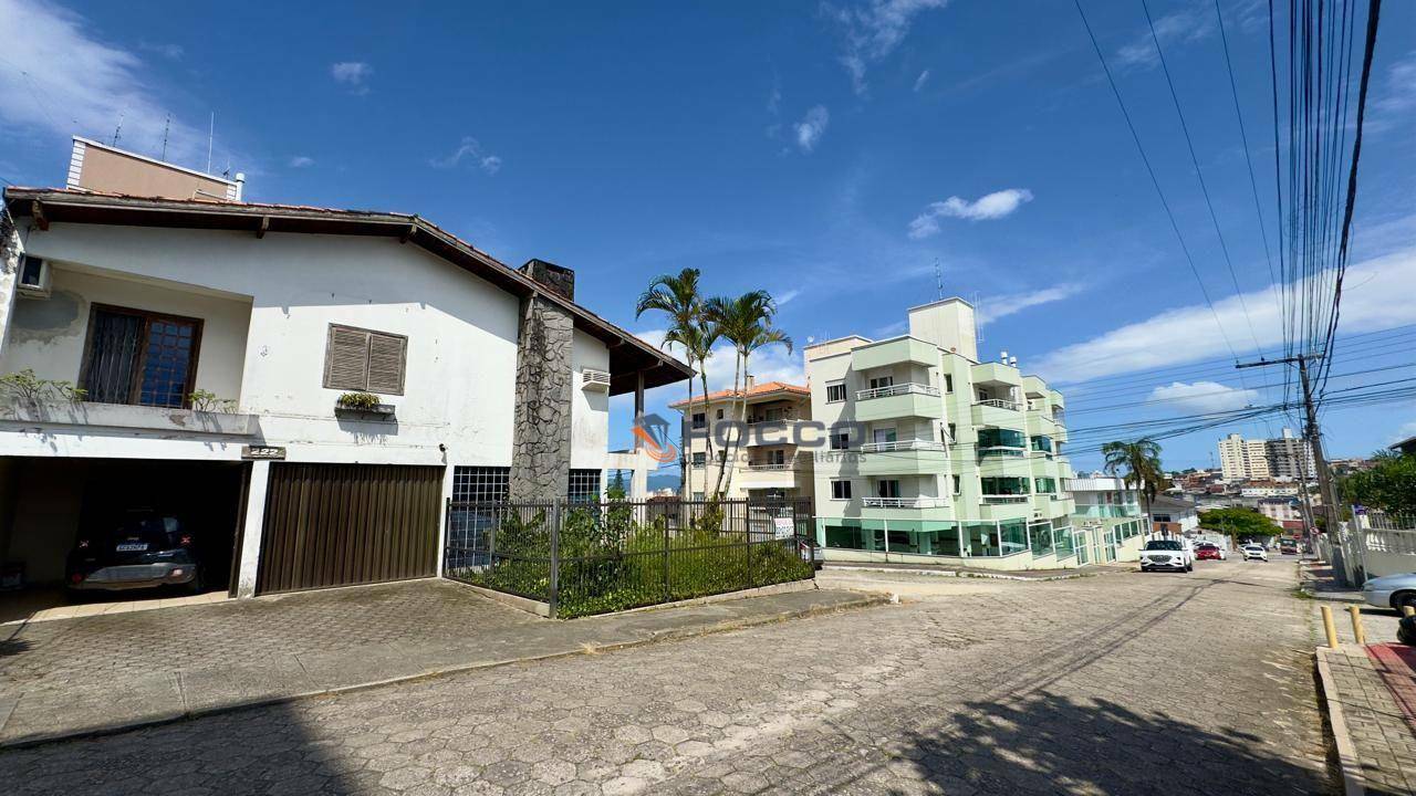 Casa à venda com 5 quartos, 320m² - Foto 4