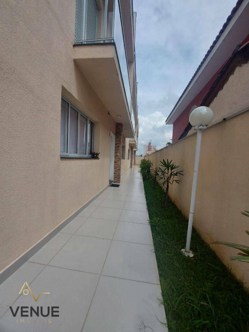 Sobrado à venda com 3 quartos, 200m² - Foto 2