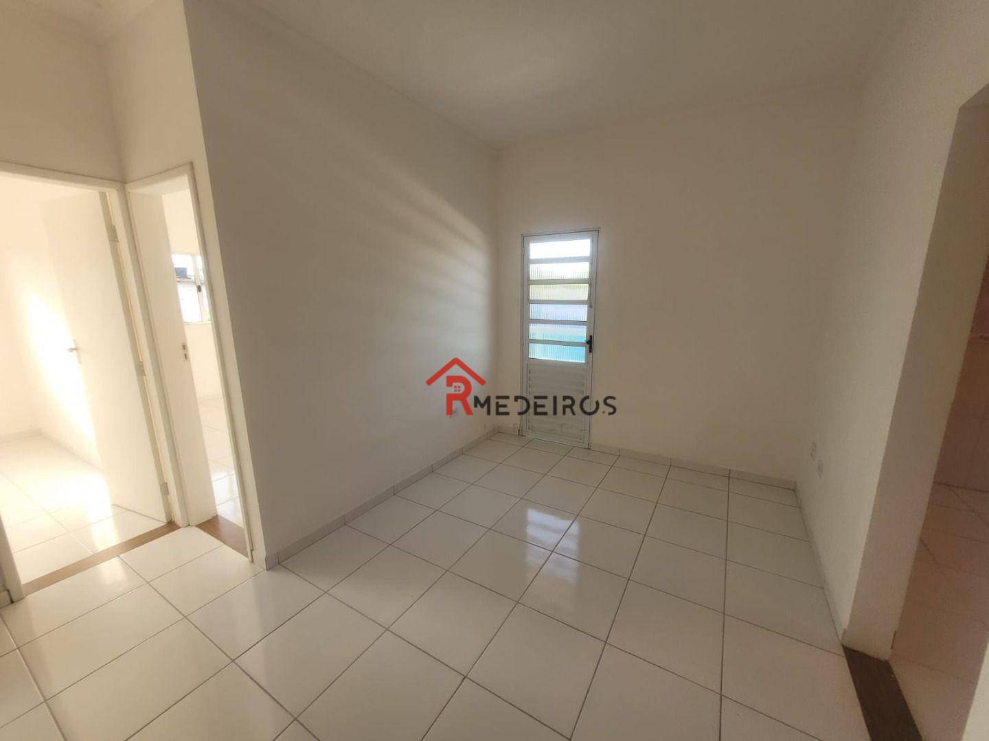 Casa à venda com 2 quartos, 70m² - Foto 5