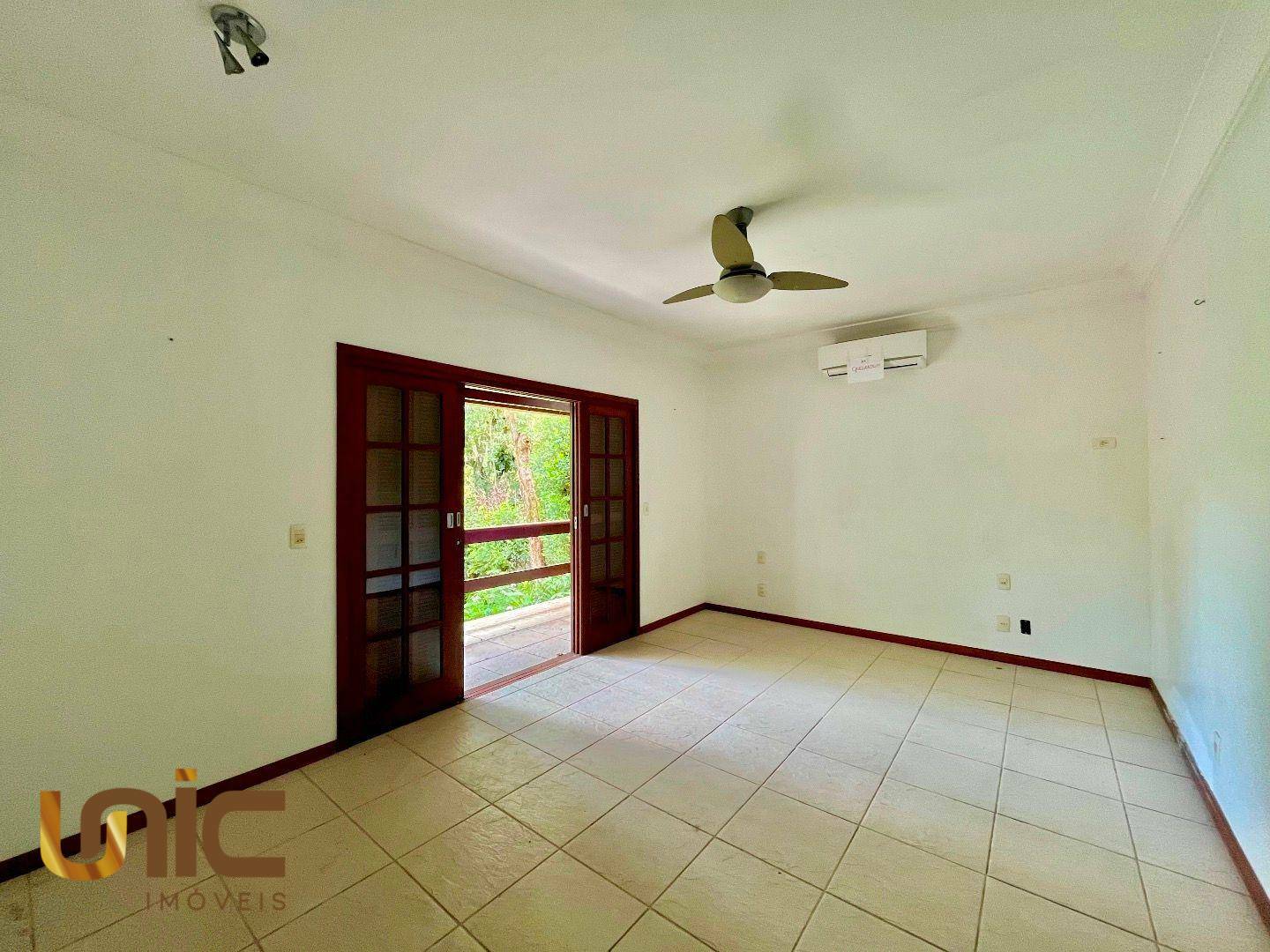 Casa de Condomínio à venda com 4 quartos, 250m² - Foto 12