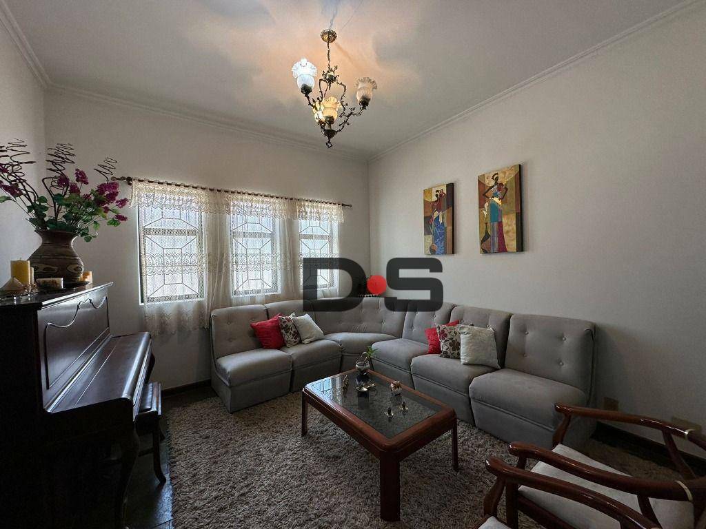 Casa à venda com 3 quartos, 233m² - Foto 2