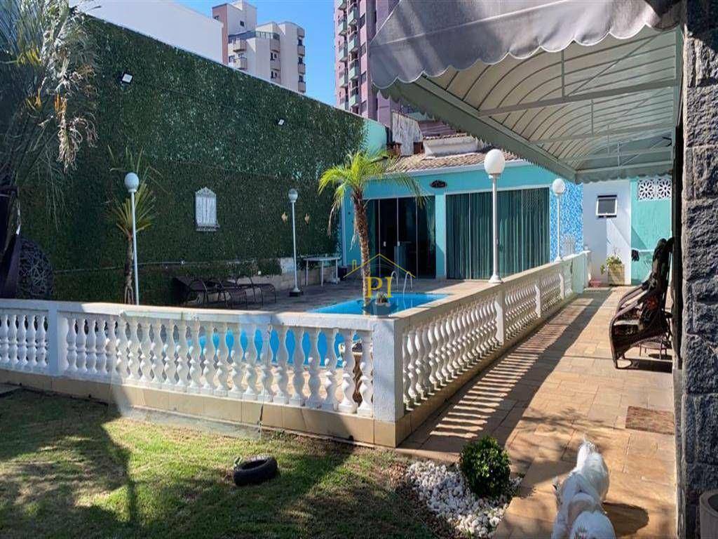 Casa à venda com 3 quartos, 300m² - Foto 3