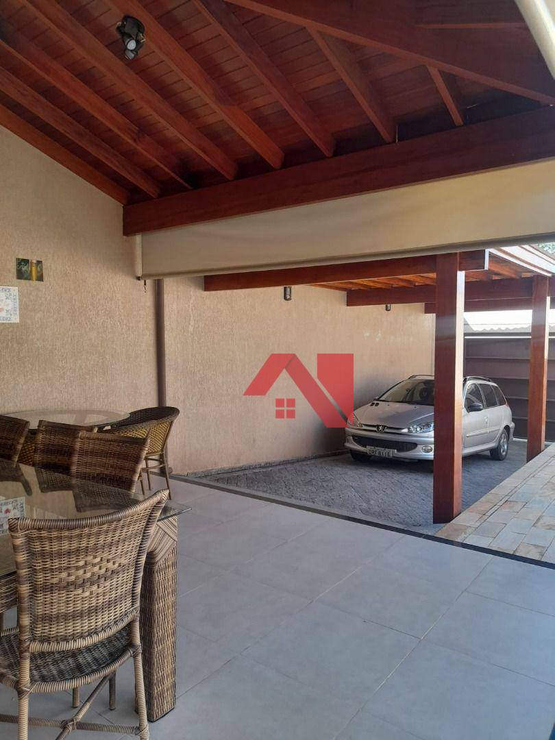 Casa à venda com 3 quartos, 235m² - Foto 2