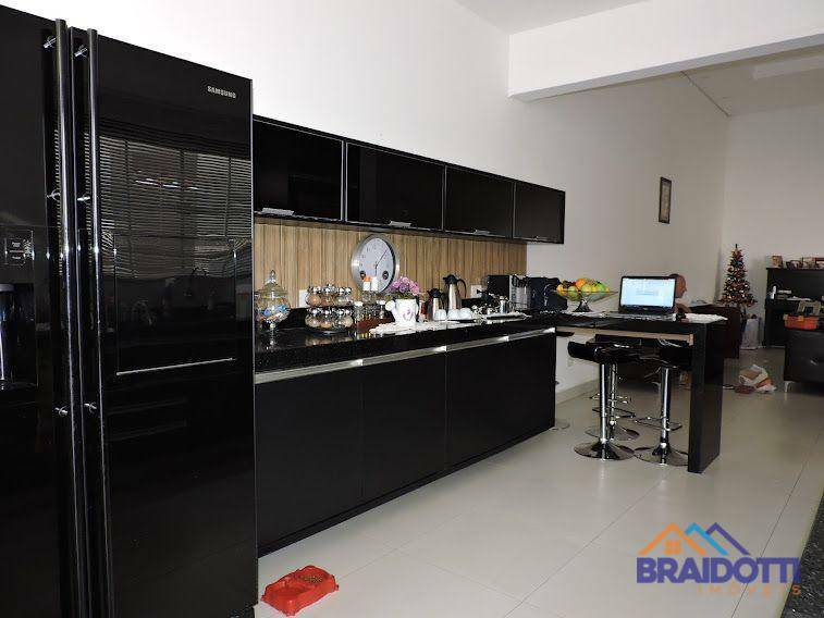 Casa à venda com 3 quartos, 200m² - Foto 13