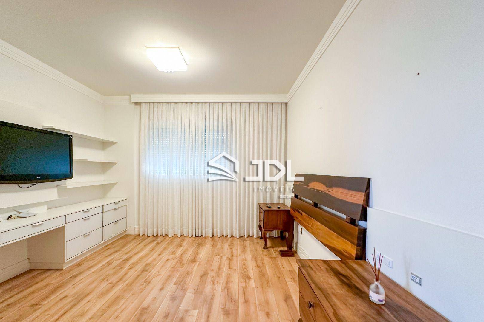 Apartamento à venda com 3 quartos, 176m² - Foto 19