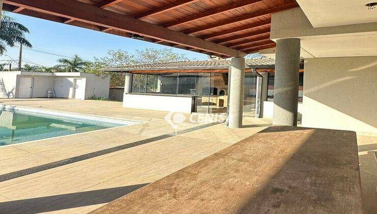 Casa à venda e aluguel com 3 quartos, 272m² - Foto 2