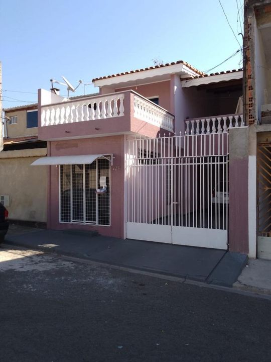 Casa à venda com 3 quartos, 130m² - Foto 1