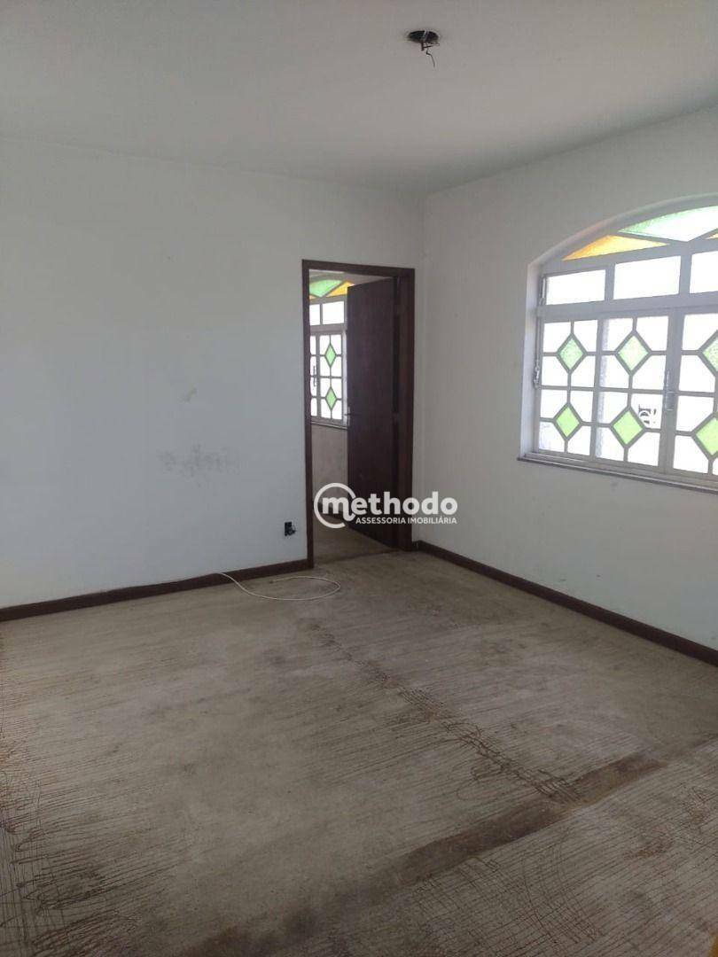 Casa à venda com 3 quartos, 300m² - Foto 4