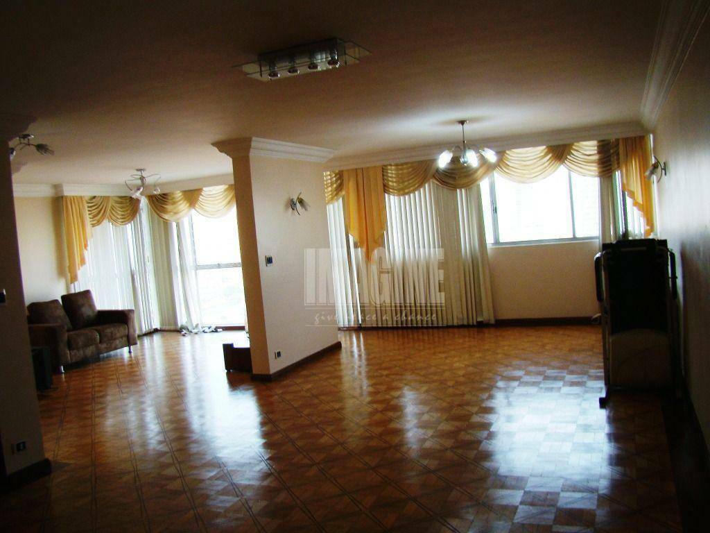 Apartamento à venda com 3 quartos, 235m² - Foto 1