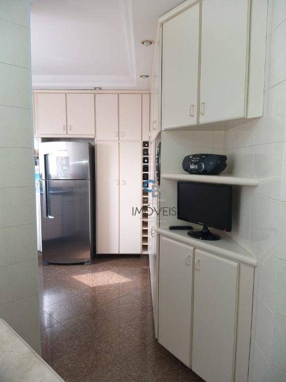 Apartamento à venda com 3 quartos, 137m² - Foto 13