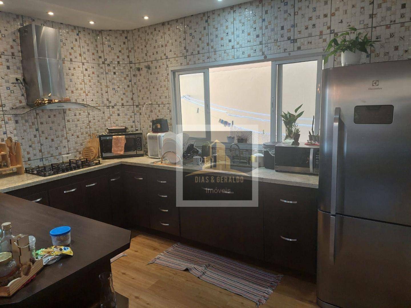 Casa de Condomínio à venda com 3 quartos, 215m² - Foto 9