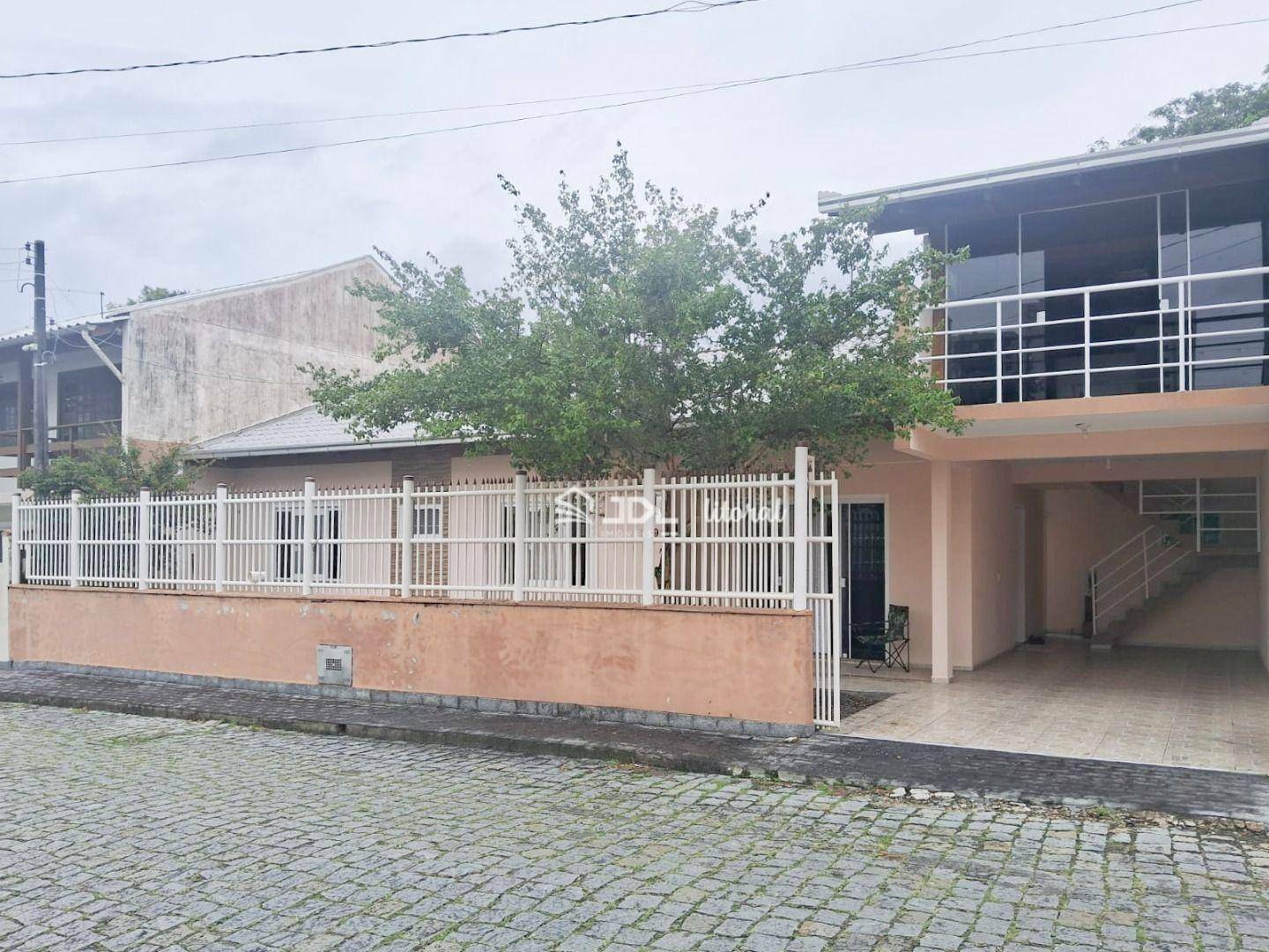 Casa à venda com 3 quartos, 145m² - Foto 1