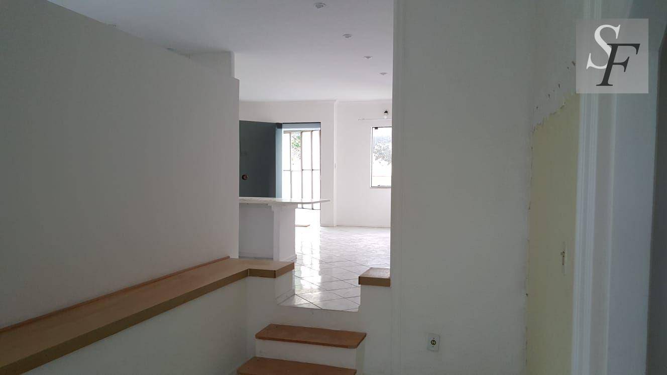 Casa para alugar com 3 quartos, 304m² - Foto 26