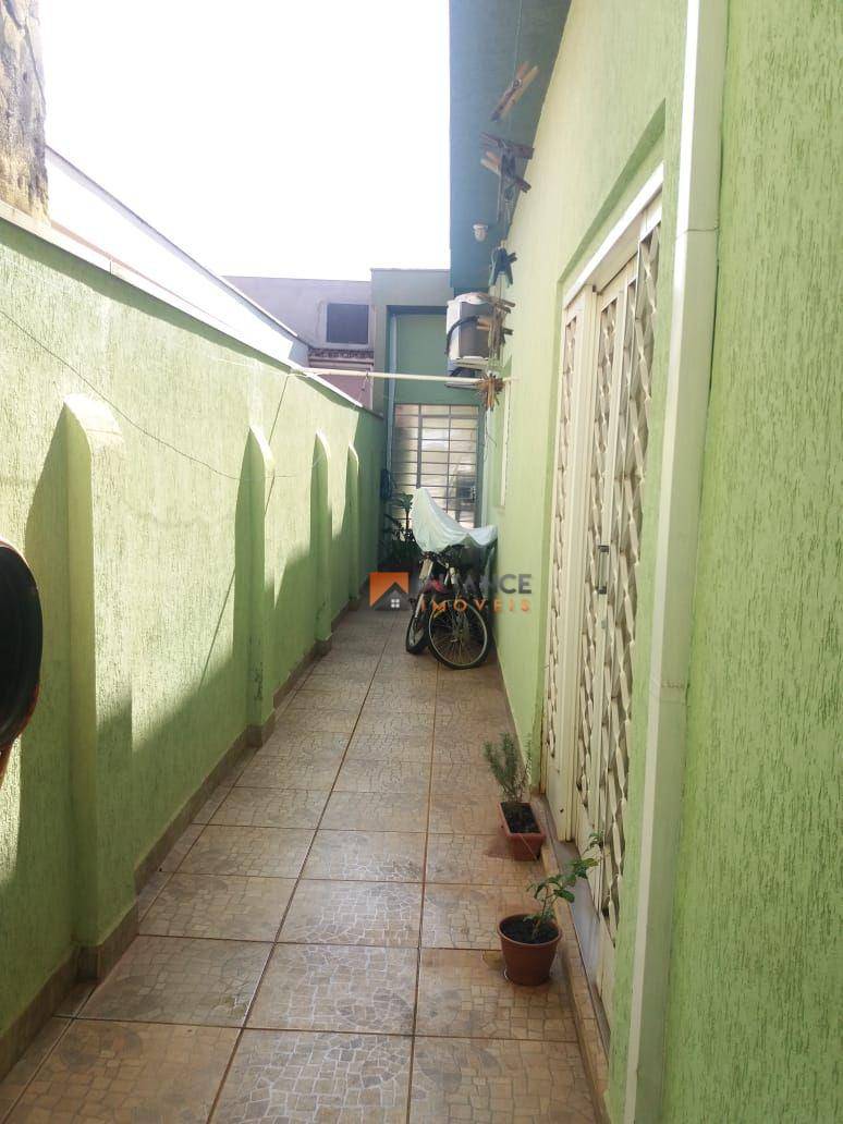 Casa à venda com 3 quartos, 100m² - Foto 11