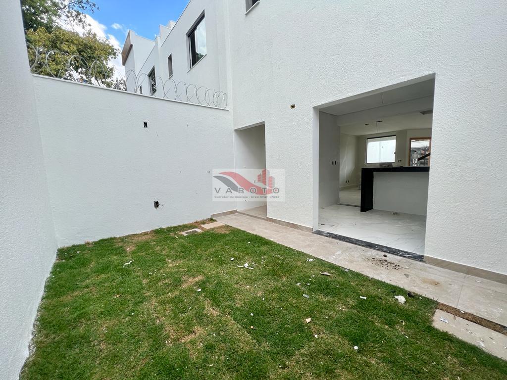 Casa à venda com 3 quartos, 40m² - Foto 1