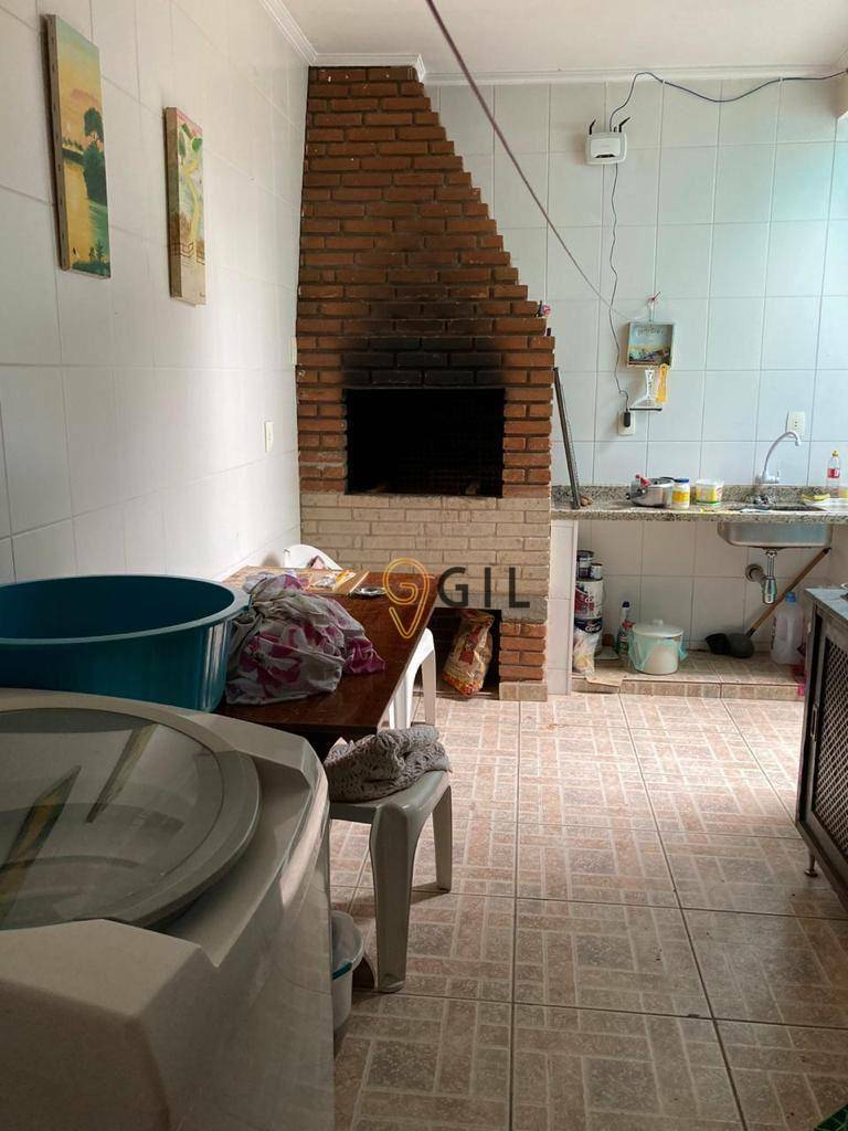 Casa à venda com 5 quartos, 216m² - Foto 12