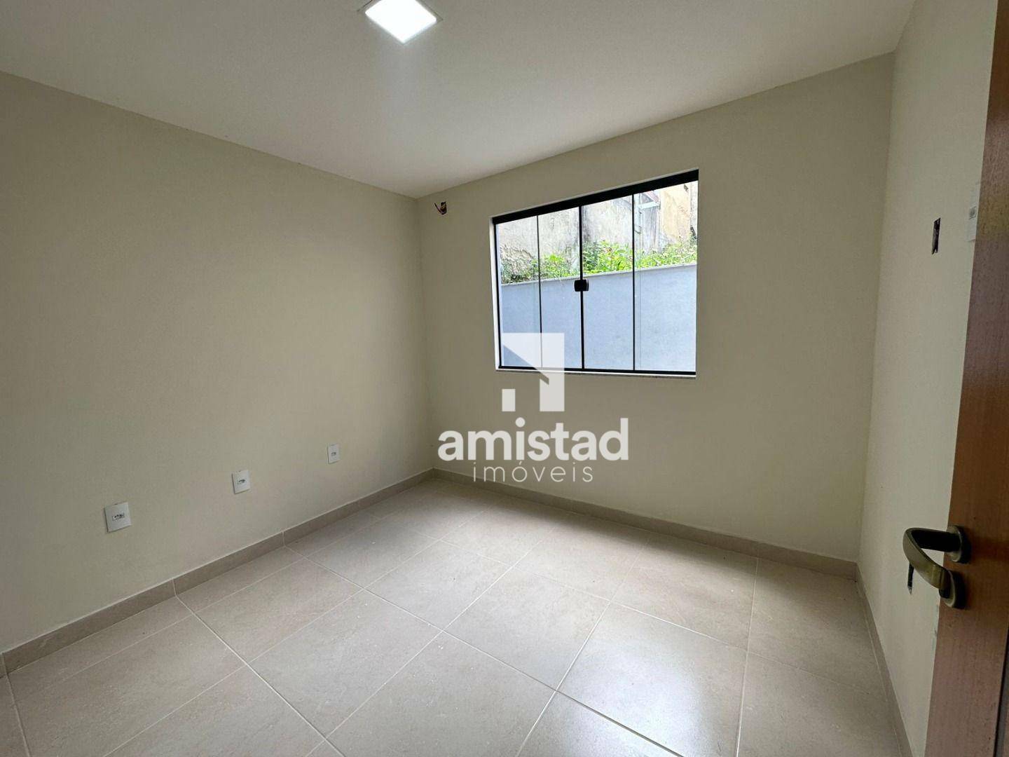 Casa à venda com 3 quartos, 70m² - Foto 9