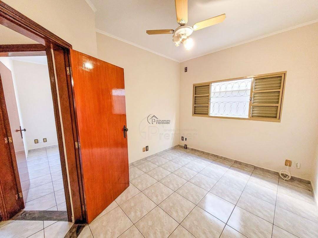 Casa para alugar com 3 quartos, 250m² - Foto 27